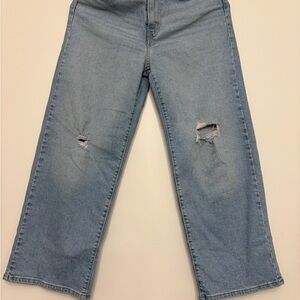 Levi’s Light Wash Distressed Straight Leg Jeans Size 26